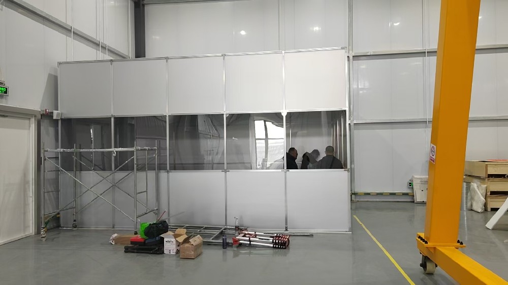 如何確保鋁塑板百級潔凈棚的氣流均勻性，避免局部污染？